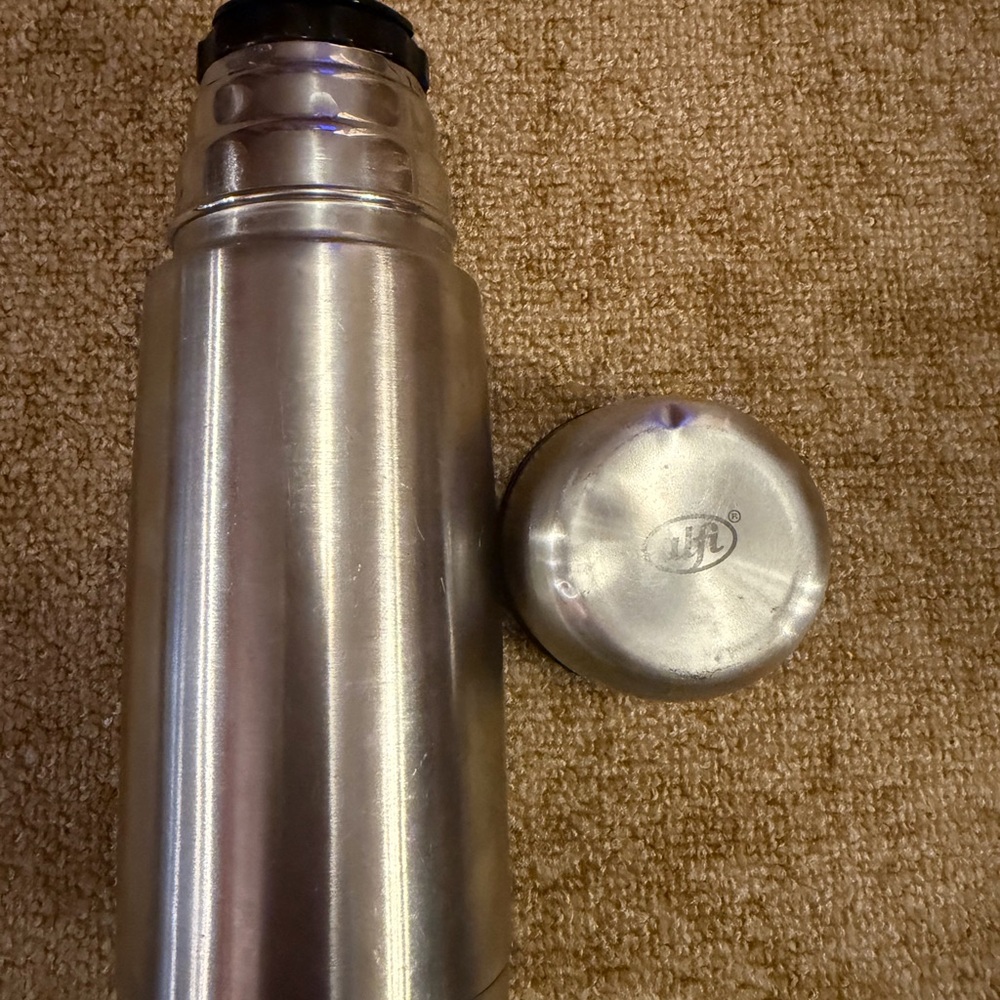 Stainless Steel Vacuum Bottle with Lid - Silver